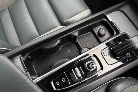 KV20OUD Volvo Xc60 2.0 B4 MHEV R-Design Auto AWD Euro 6 (s/s) 5dr Thumbnail #49
