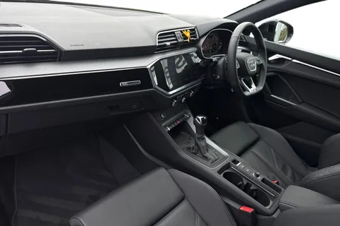 KT74EHK Audi Q3 Black Edition 35 TDI 150 PS S tronic Thumbnail #16