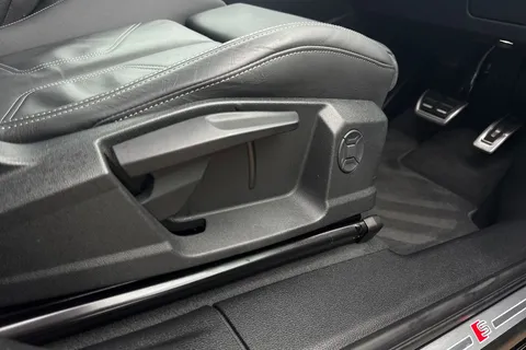 KT74EHK Audi Q3 Black Edition 35 TDI 150 PS S tronic Thumbnail #45