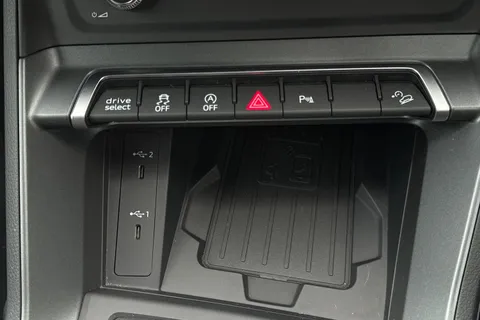 KT74EHK Audi Q3 Black Edition 35 TDI 150 PS S tronic Thumbnail #60