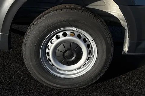 MF75FLZ Volkswagen Crafter 2.0 TDI 140PS Commerce Plus High Roof Van Thumbnail #7