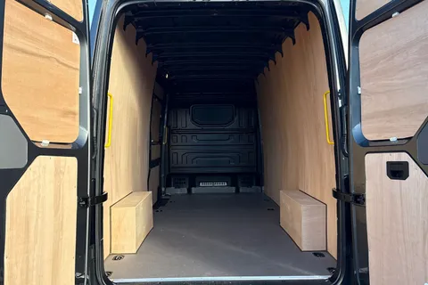 MF75FLZ Volkswagen Crafter 2.0 TDI 140PS Commerce Plus High Roof Van Thumbnail #10
