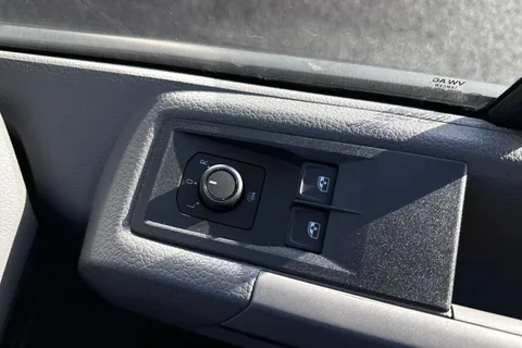 MF75FLZ Volkswagen Crafter 2.0 TDI 140PS Commerce Plus High Roof Van Thumbnail #18