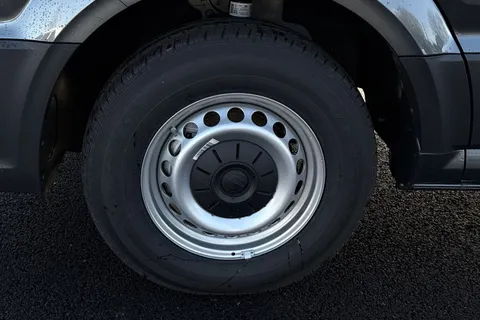 MF75FLZ Volkswagen Crafter 2.0 TDI 140PS Commerce Plus High Roof Van Thumbnail #23