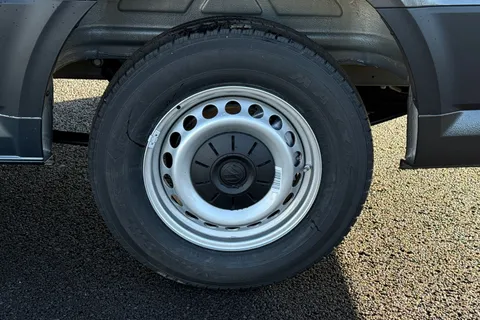 MF75FLZ Volkswagen Crafter 2.0 TDI 140PS Commerce Plus High Roof Van Thumbnail #24