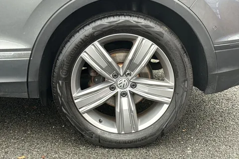 14 of 53 for VOLKSWAGEN TIGUAN 2.0 TDi 150 Match 5dr DSG