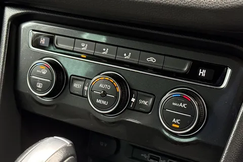 21 of 53 for VOLKSWAGEN TIGUAN 2.0 TDi 150 Match 5dr DSG