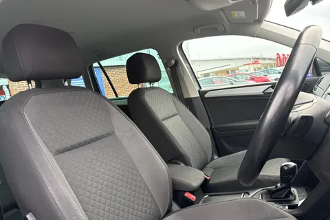 24 of 53 for VOLKSWAGEN TIGUAN 2.0 TDi 150 Match 5dr DSG