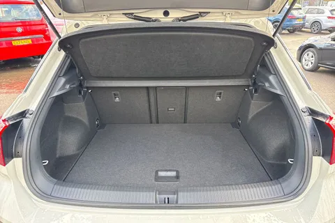 DE25NHF Volkswagen T-Roc 1.5 TSI R-Line 5dr DSG ⭐Rear view camera⭐ Thumbnail #8