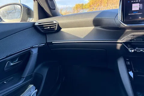 DN24ALU PEUGEOT e-2008 50kWh GT Auto 5dr (7kW Charger) Thumbnail #20