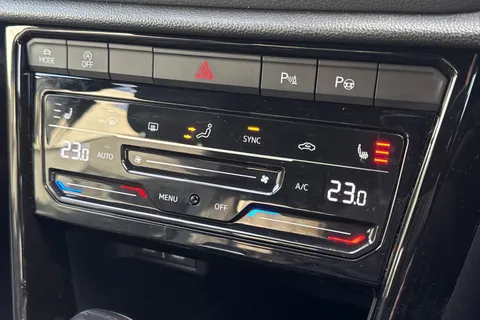 DE25NHF Volkswagen T-Roc 1.5 TSI R-Line 5dr DSG ⭐Rear view camera⭐ Thumbnail #23