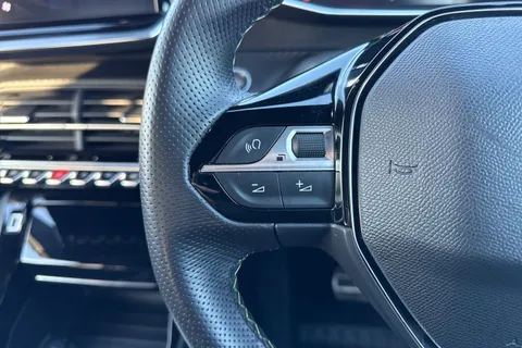 DN24ALU PEUGEOT e-2008 50kWh GT Auto 5dr (7kW Charger) Thumbnail #39