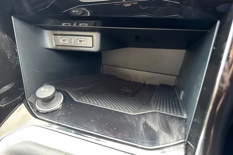 DE25NHF Volkswagen T-Roc 1.5 TSI R-Line 5dr DSG ⭐Rear view camera⭐ Thumbnail #41