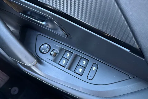 DN24ALU PEUGEOT e-2008 50kWh GT Auto 5dr (7kW Charger) Thumbnail #42