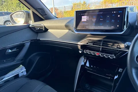 DN24ALU PEUGEOT e-2008 50kWh GT Auto 5dr (7kW Charger) Thumbnail #43