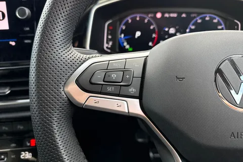 DE25NHF Volkswagen T-Roc 1.5 TSI R-Line 5dr DSG ⭐Rear view camera⭐ Thumbnail #45