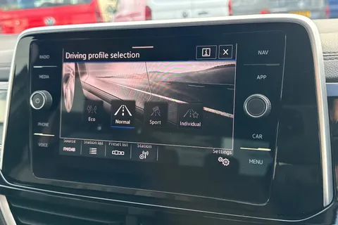 DE25NHF Volkswagen T-Roc 1.5 TSI R-Line 5dr DSG ⭐Rear view camera⭐ Thumbnail #48