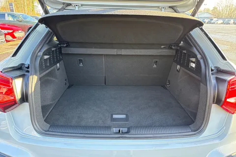 PF72VVA Audi SQ2 Black Edition TFSI  300 PS S tronic Thumbnail #7