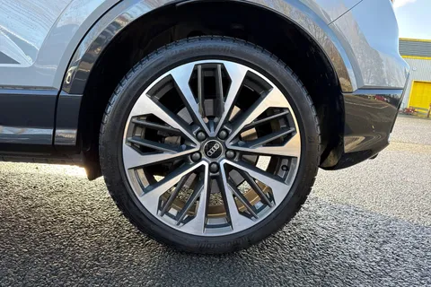 PF72VVA Audi SQ2 Black Edition TFSI  300 PS S tronic Thumbnail #13