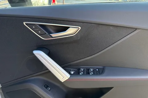 PF72VVA Audi SQ2 Black Edition TFSI  300 PS S tronic Thumbnail #21