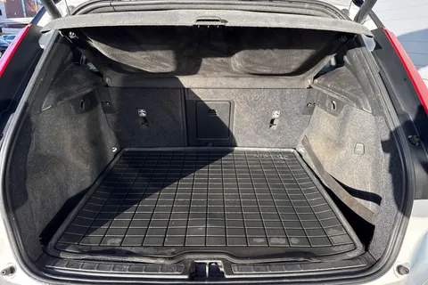 EJ18RSZ Volvo Xc40 2.0 T5 First Edition Auto AWD Euro 6 (s/s) 5dr Thumbnail #8