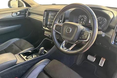 EJ18RSZ Volvo Xc40 2.0 T5 First Edition Auto AWD Euro 6 (s/s) 5dr Thumbnail #15