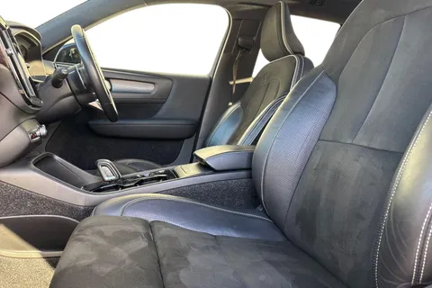 EJ18RSZ Volvo Xc40 2.0 T5 First Edition Auto AWD Euro 6 (s/s) 5dr Thumbnail #17