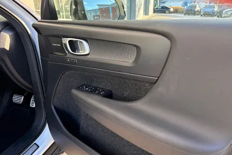 EJ18RSZ Volvo Xc40 2.0 T5 First Edition Auto AWD Euro 6 (s/s) 5dr Thumbnail #22