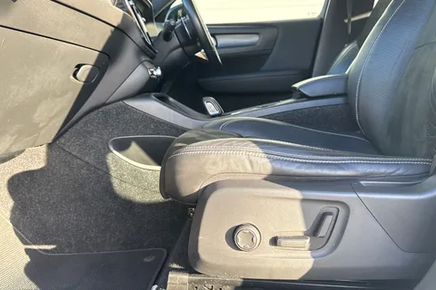 EJ18RSZ Volvo Xc40 2.0 T5 First Edition Auto AWD Euro 6 (s/s) 5dr Thumbnail #33