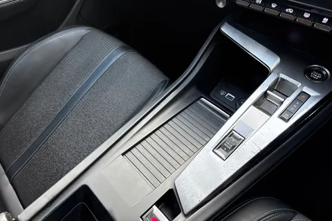 MD22VFW PEUGEOT 308 1.2 PureTech Allure Premium EAT Euro 6 (s/s) 5dr Thumbnail #23