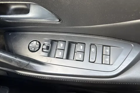 MD22VFW PEUGEOT 308 1.2 PureTech Allure Premium EAT Euro 6 (s/s) 5dr Thumbnail #39