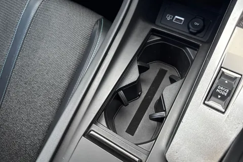 MD22VFW PEUGEOT 308 1.2 PureTech Allure Premium EAT Euro 6 (s/s) 5dr Thumbnail #54