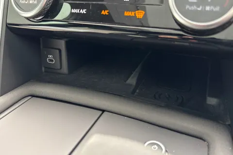 42 of 49 for Land Rover Discovery 3.0 D300 Dynamic HSE 5dr