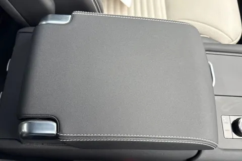 46 of 49 for Land Rover Discovery 3.0 D300 Dynamic HSE 5dr