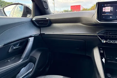 YP24HNK PEUGEOT 2008 1.2 PureTech Allure Euro 6 (s/s) 5dr Thumbnail #15