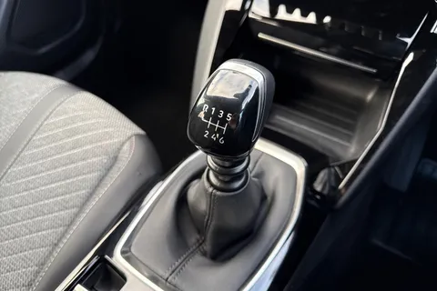 YP24HNK PEUGEOT 2008 1.2 PureTech Allure Euro 6 (s/s) 5dr Thumbnail #20