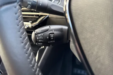 YP24HNK PEUGEOT 2008 1.2 PureTech Allure Euro 6 (s/s) 5dr Thumbnail #41