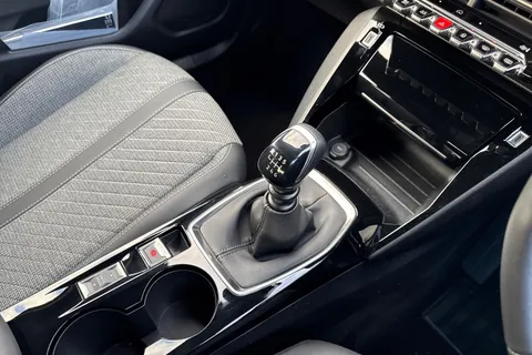 YP24HNK PEUGEOT 2008 1.2 PureTech Allure Euro 6 (s/s) 5dr Thumbnail #58