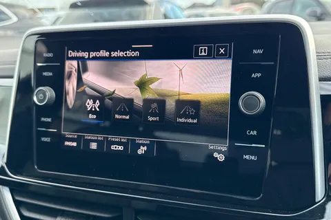 KP25HHO Volkswagen T-Roc 1.5 TSI R-Line 5dr DSG Thumbnail #48