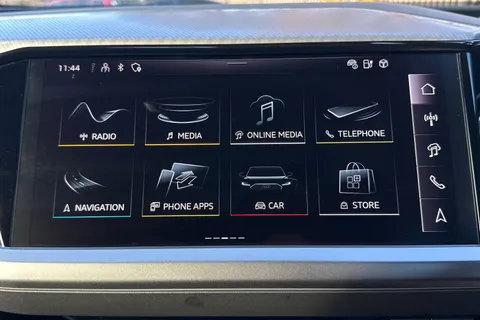 17 of 66 for Audi Q4 e-tron Q4 Sport 45 e-tron 210,00 kW