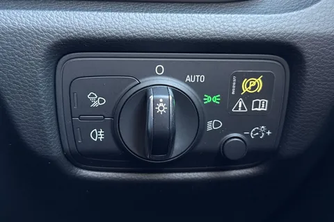 27 of 44 for Audi A3 1.5 TFSI CoD Black Edition Sportback Euro 6 (s/s) 5dr