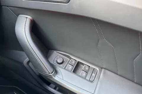 18 of 52 for CUPRA Leon 2.0 TSI VZ2 DSG Euro 6 (s/s) 5dr