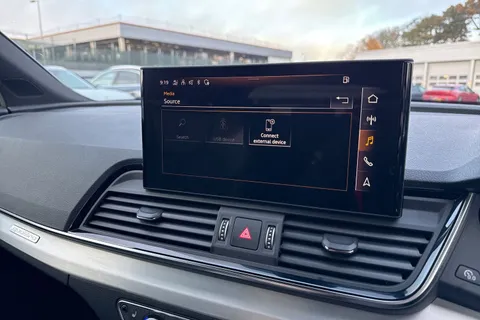 DF22FFA Audi Q5 2.0 TFSI 45 S line S Tronic quattro Euro 6 (s/s) 5dr Thumbnail #39