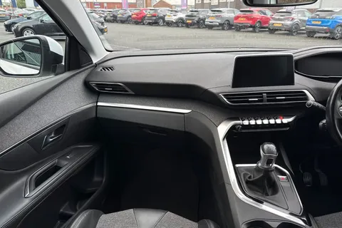 20 of 53 for PEUGEOT 5008 1.5 BlueHDi Allure Euro 6 (s/s) 5dr