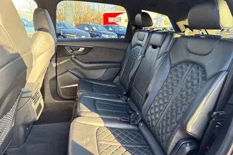 PJ22URM Audi SQ7 Black Edition TFSI  507 PS tiptronic Thumbnail #19
