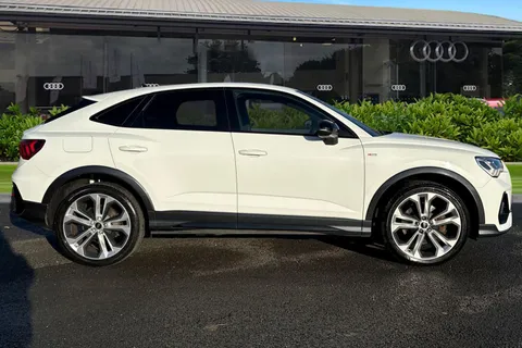 KE22OVL Audi Q3 Black Edition 40 TFSI quattro 190 PS S tronic Thumbnail #3