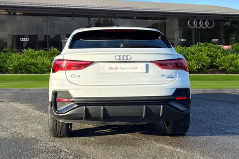 KE22OVL Audi Q3 Black Edition 40 TFSI quattro 190 PS S tronic Thumbnail #4