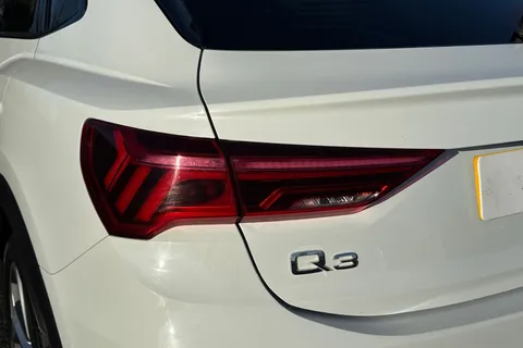 KE22OVL Audi Q3 Black Edition 40 TFSI quattro 190 PS S tronic Thumbnail #7