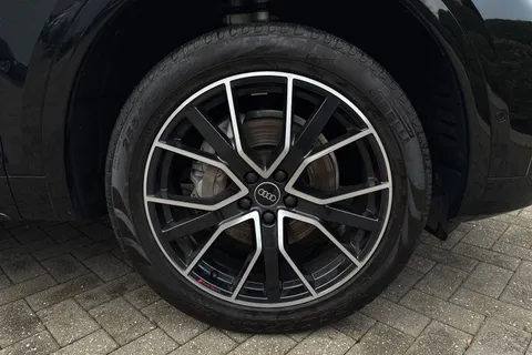 DT73ZGY Audi Q5 Black Edition 40 TDI quattro 204 PS S tronic Thumbnail #11