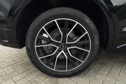 DT73ZGY Audi Q5 Black Edition 40 TDI quattro 204 PS S tronic Thumbnail #12